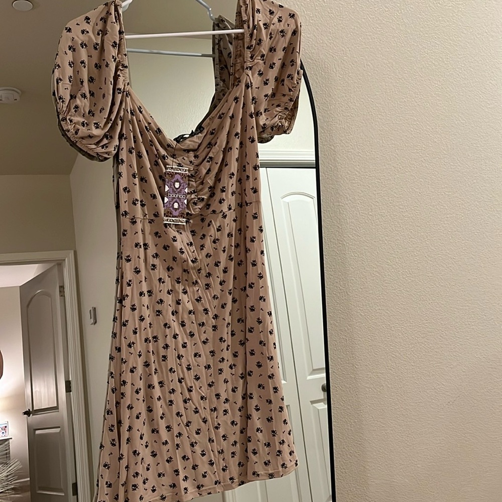 BooHoo tan and black dress. Size US 8.
